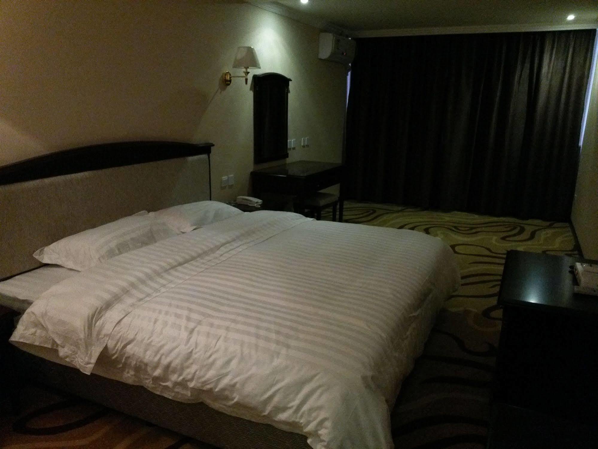 Chengdu Airport Ruijia Hotel Экстерьер фото
